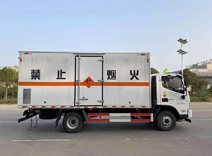 乌烈镇爆破器材运输车