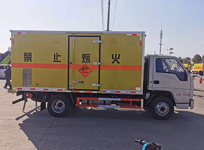 乌烈镇爆破器材运输车