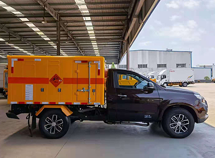 乌烈镇爆破器材运输车
